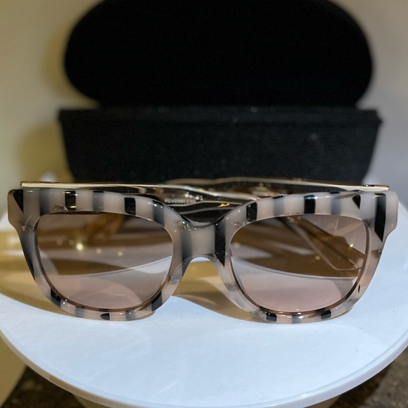 GUCCI SUNGLASSESâVERY GOOD CONDITIONâPINKISH TORTOISE SHEET COLORâSUPER NICE âď¸ - Picture 13 of 15